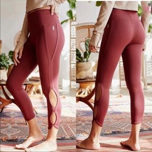 Free People Movement high rise 3/4 infinity cut out leggings in Redwood red